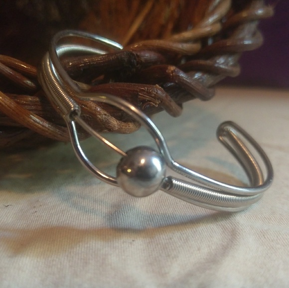 🛍5 for $25🛍Silvertone cuff style bracelet - Picture 2 of 6